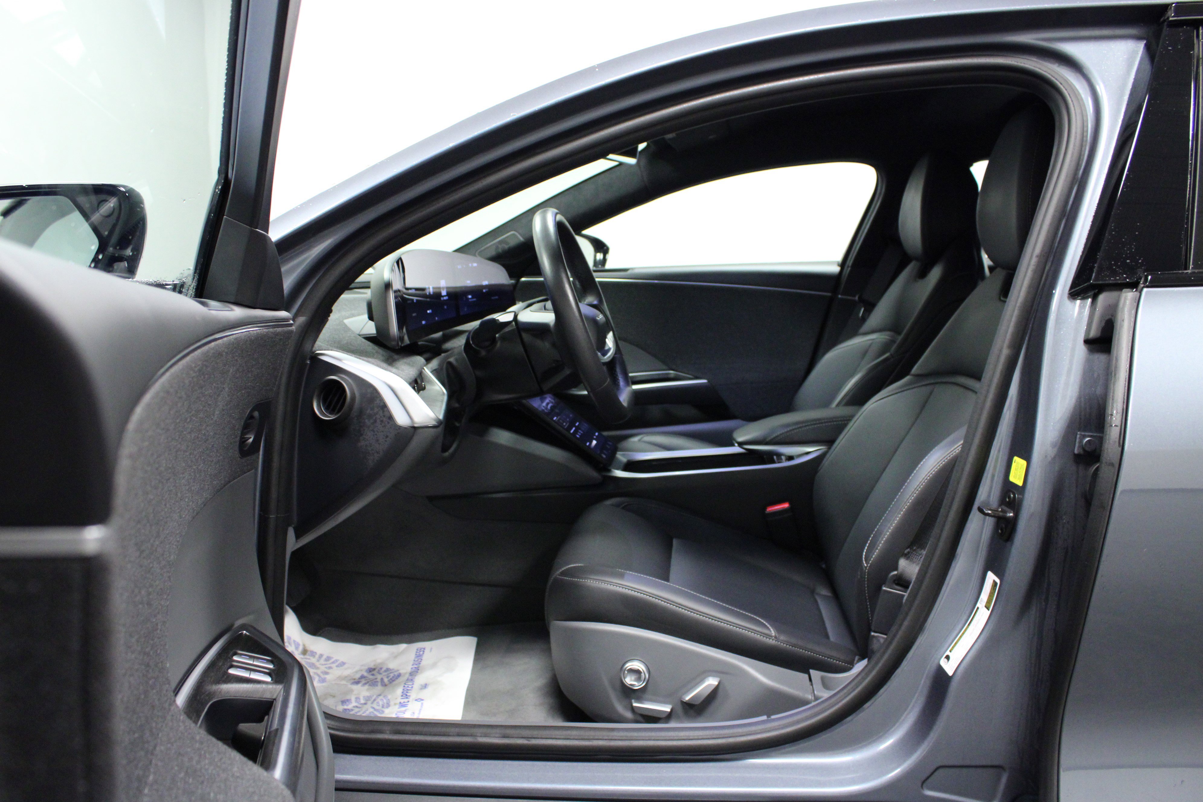 Used 2024 Lucid Air Touring image 12