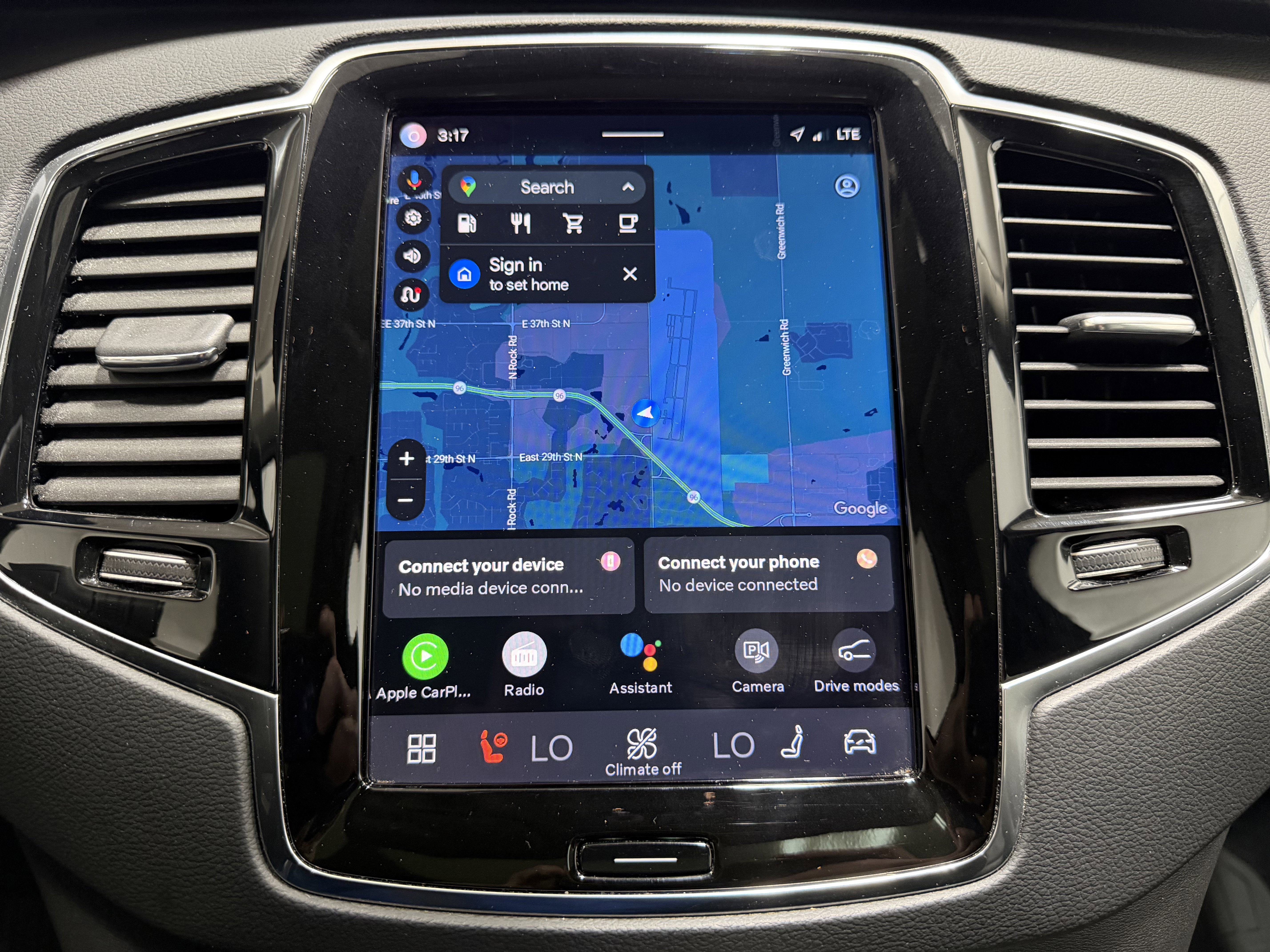 Used 2023 Volvo XC90 B6 Ultimate w/ Protection Package image 17