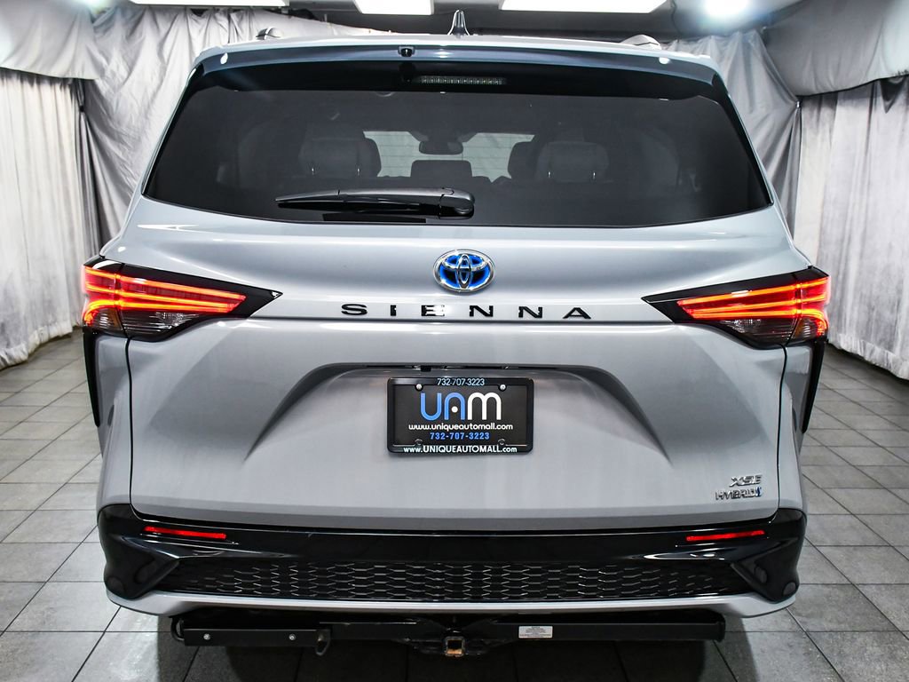 Used 2024 Toyota Sienna XSE image 5