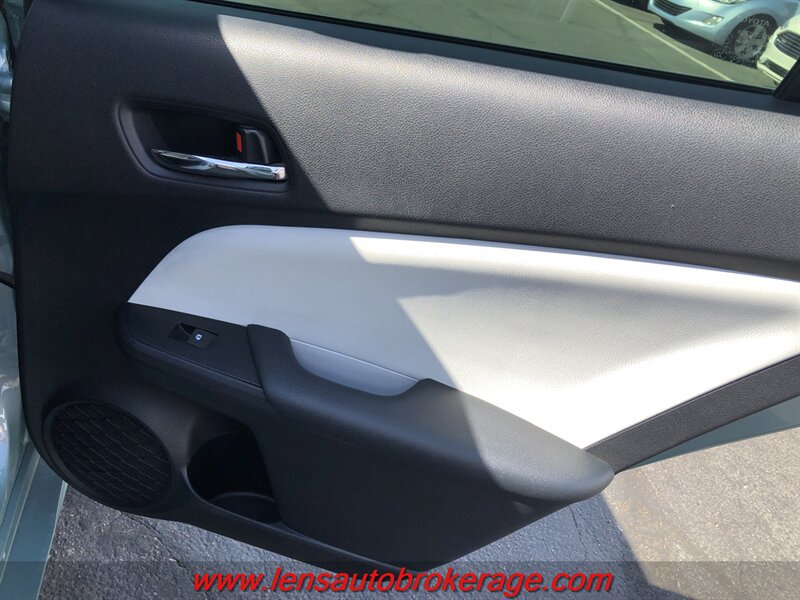 Used 2016 Toyota Prius Two FWD image 18