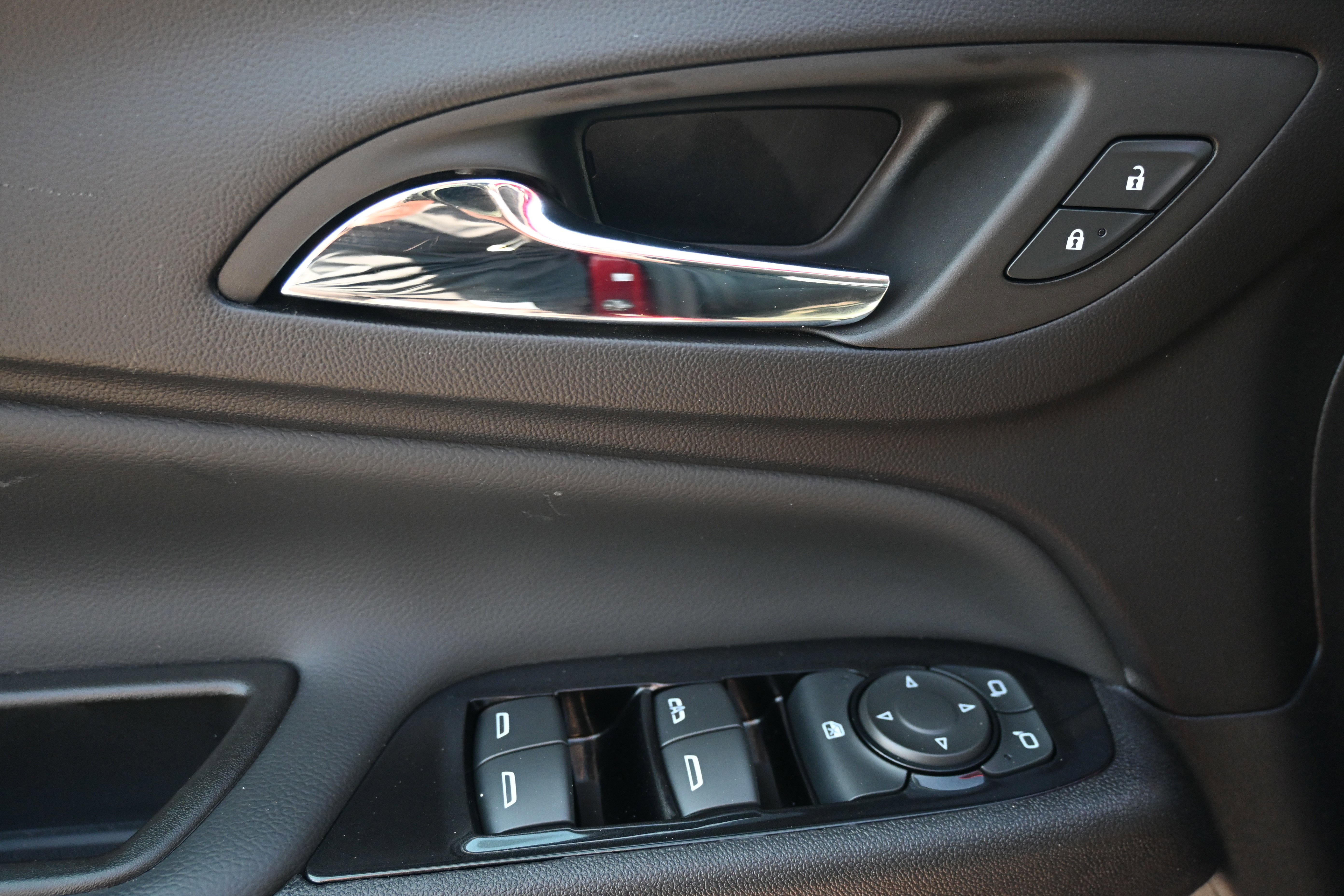 Used 2024 Chevrolet Equinox Premier FWD image 15