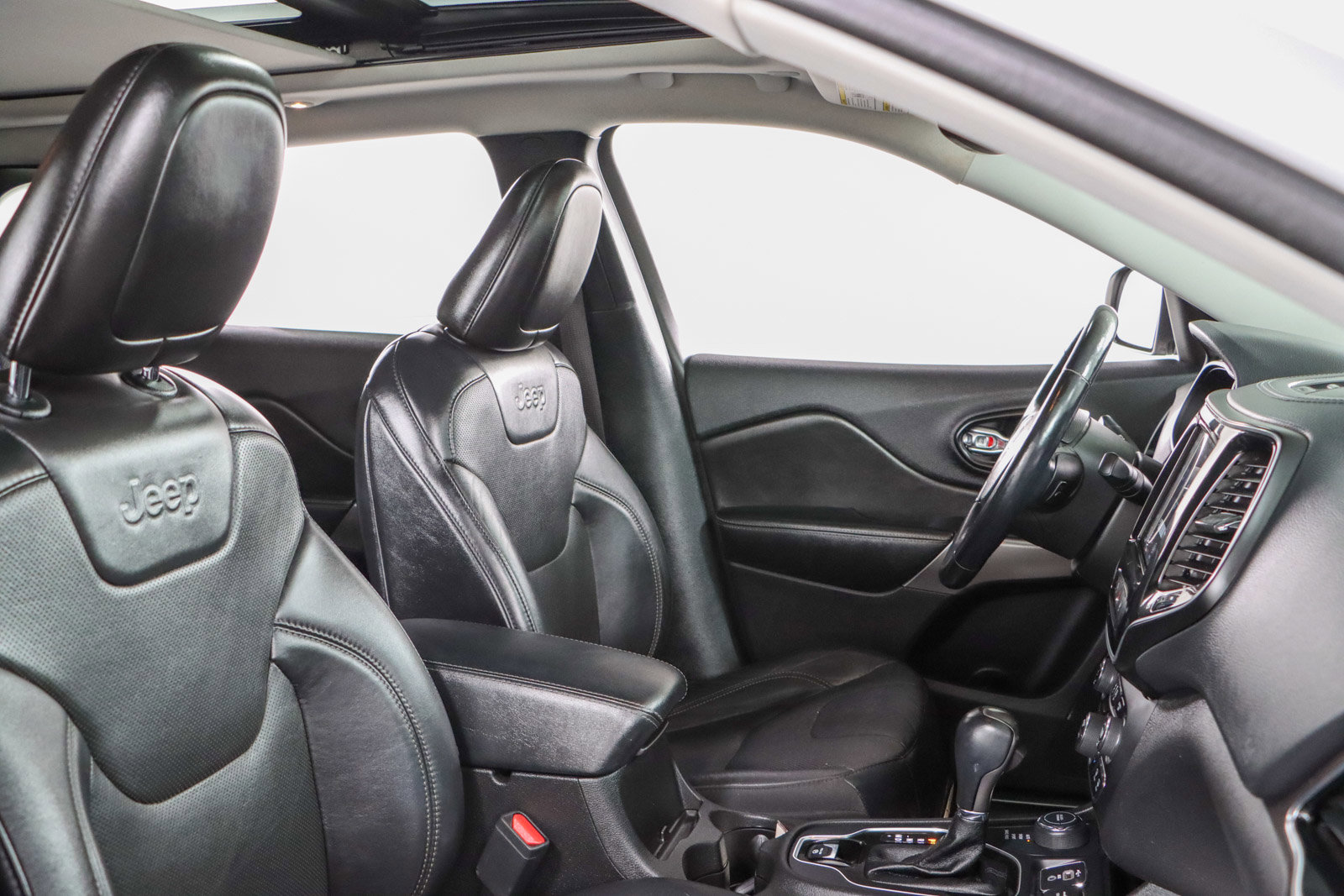 Used 2021 Jeep Cherokee Limited image 27