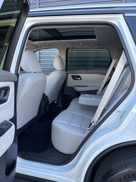 Used 2025 Nissan Rogue SL w/ SL Premium Package image 6