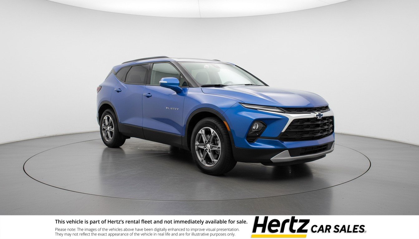 Used 2025 Chevrolet Blazer LT image 1