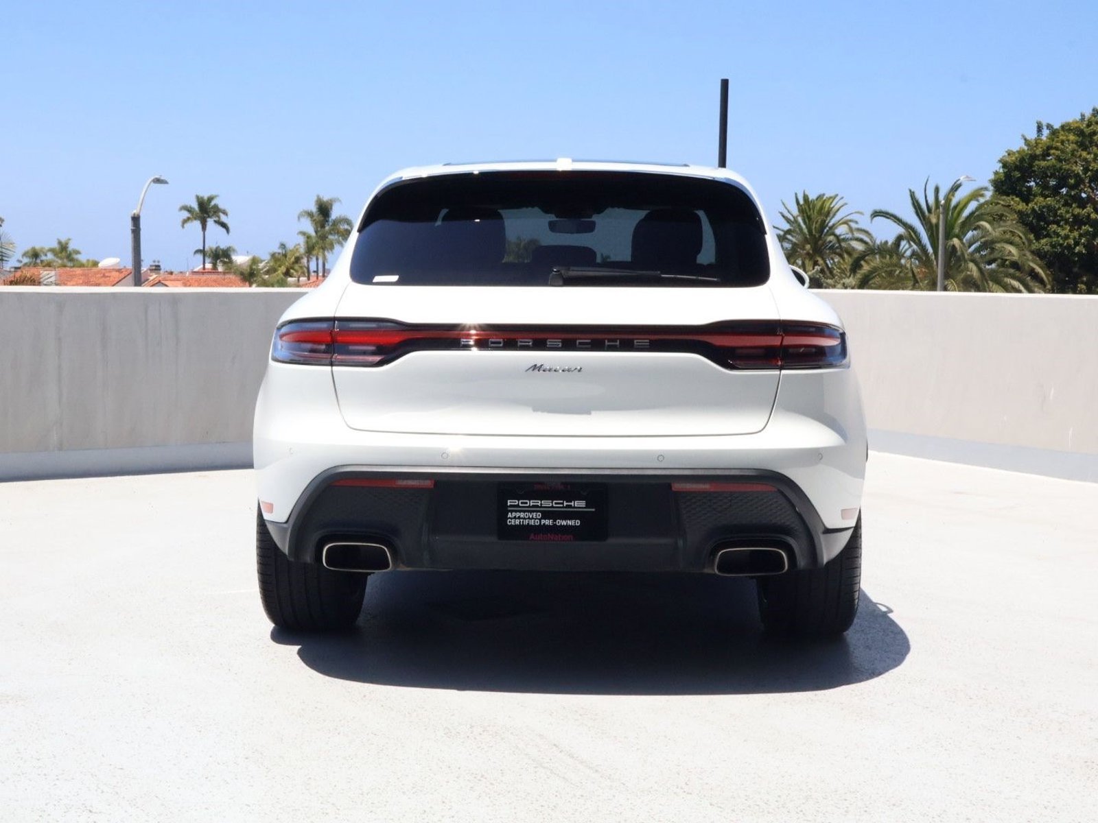 Certified 2025 Porsche Macan AWD/4WD image 10