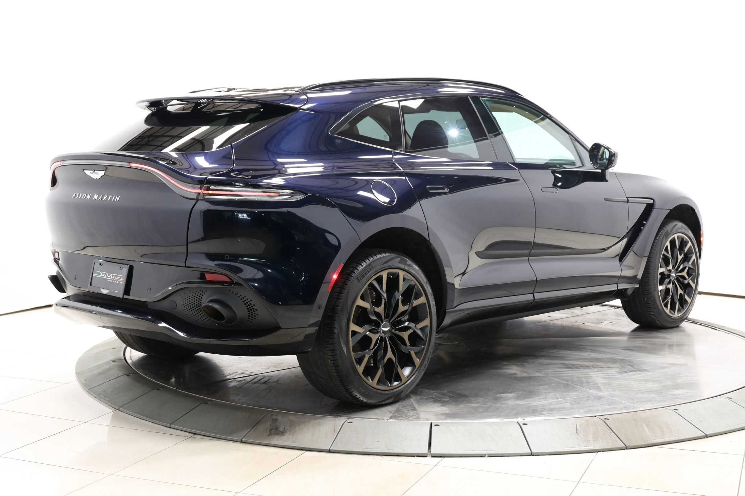 Used 2021 Aston Martin DBX image 4