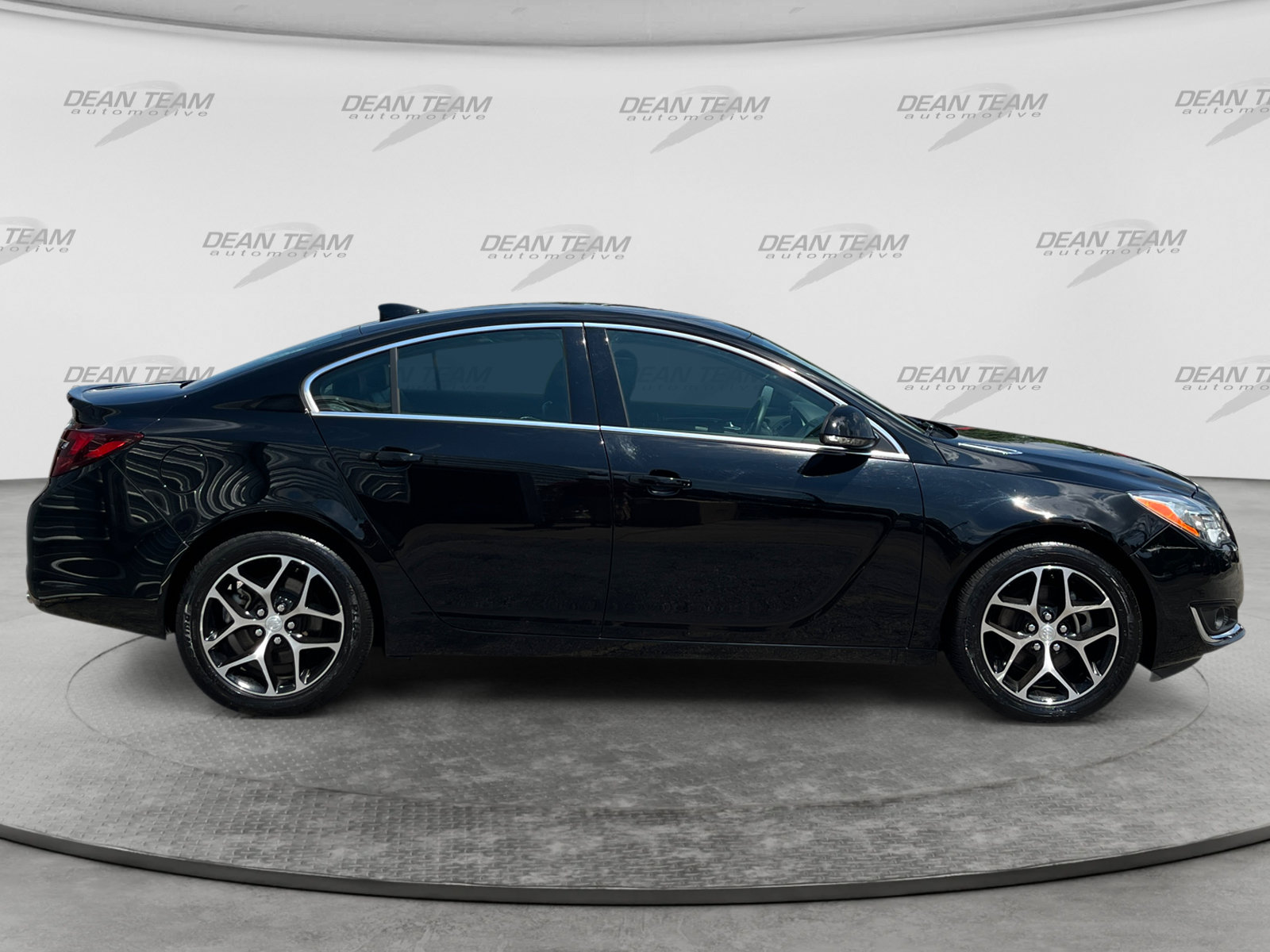 Used 2017 Buick Regal Sport Touring FWD image 9