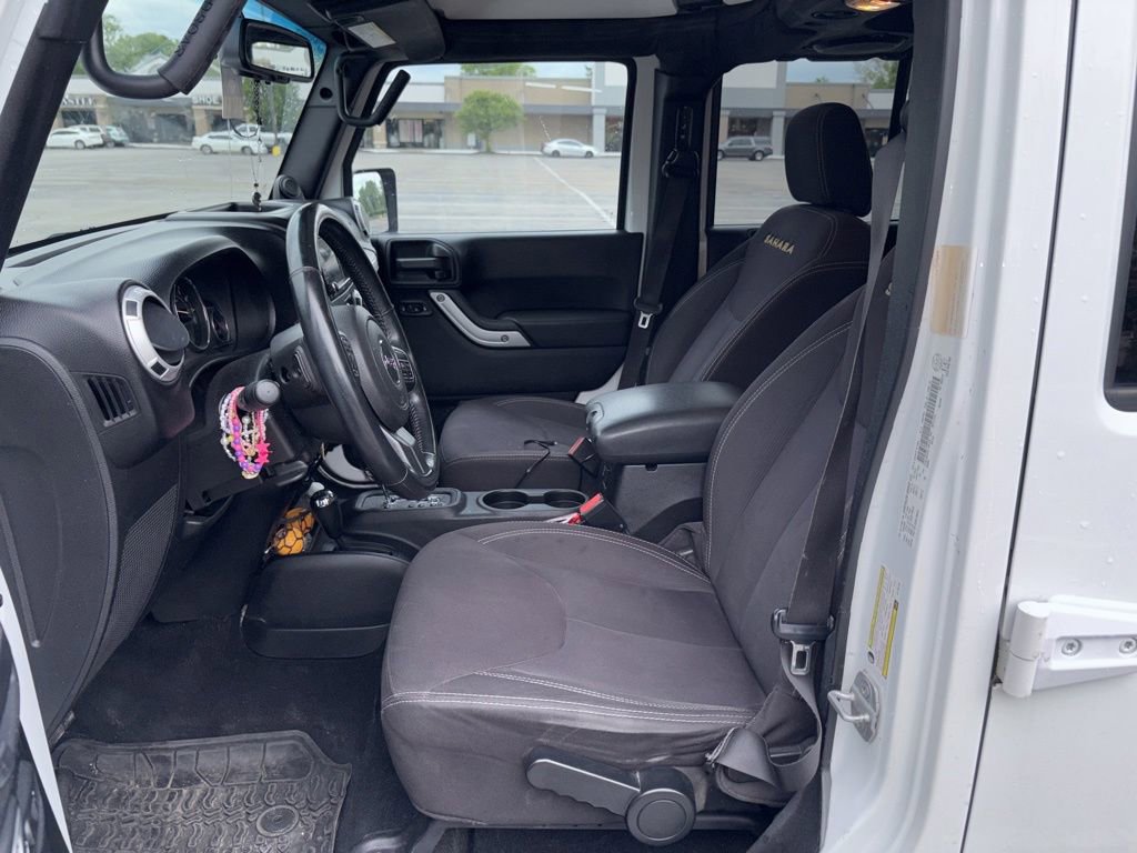Used 2014 Jeep Wrangler Unlimited Sahara w/ Dual Top Group AWD/4WD image 10