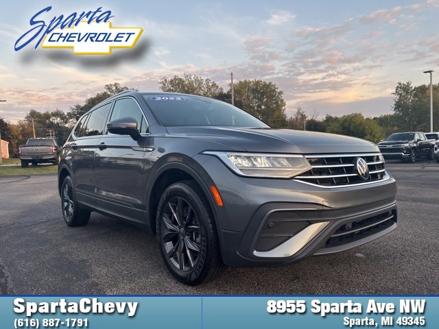 Used 2022 Volkswagen Tiguan SE image 1