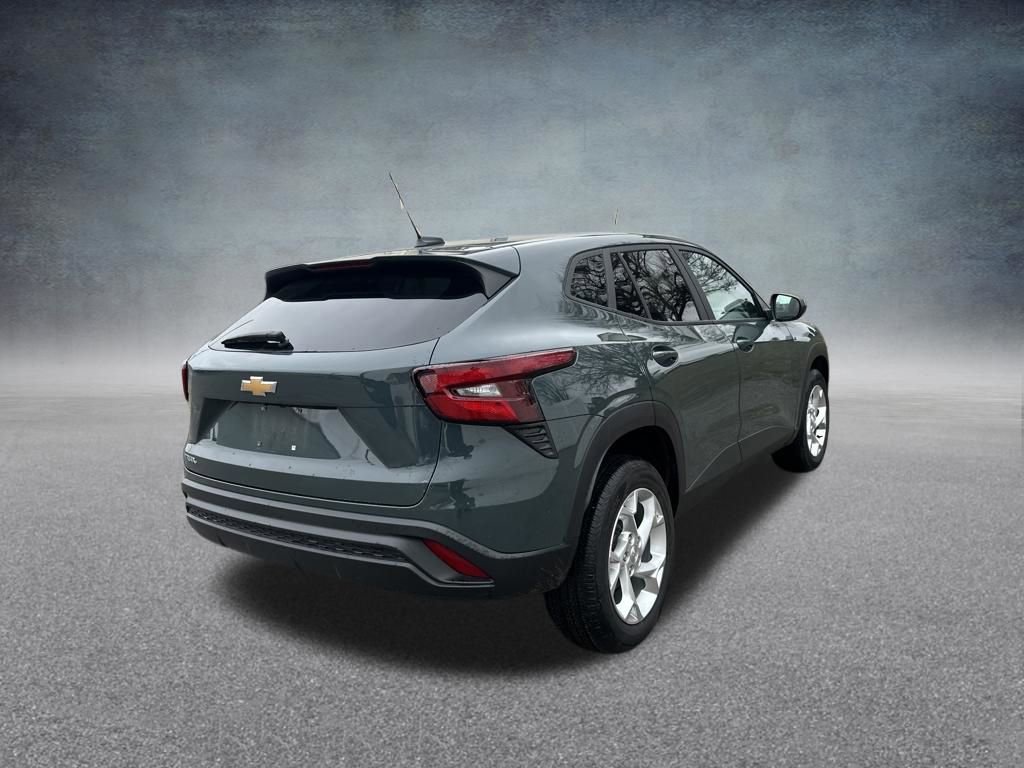 Used 2025 Chevrolet Trax LS w/ LS Convenience Package FWD image 5