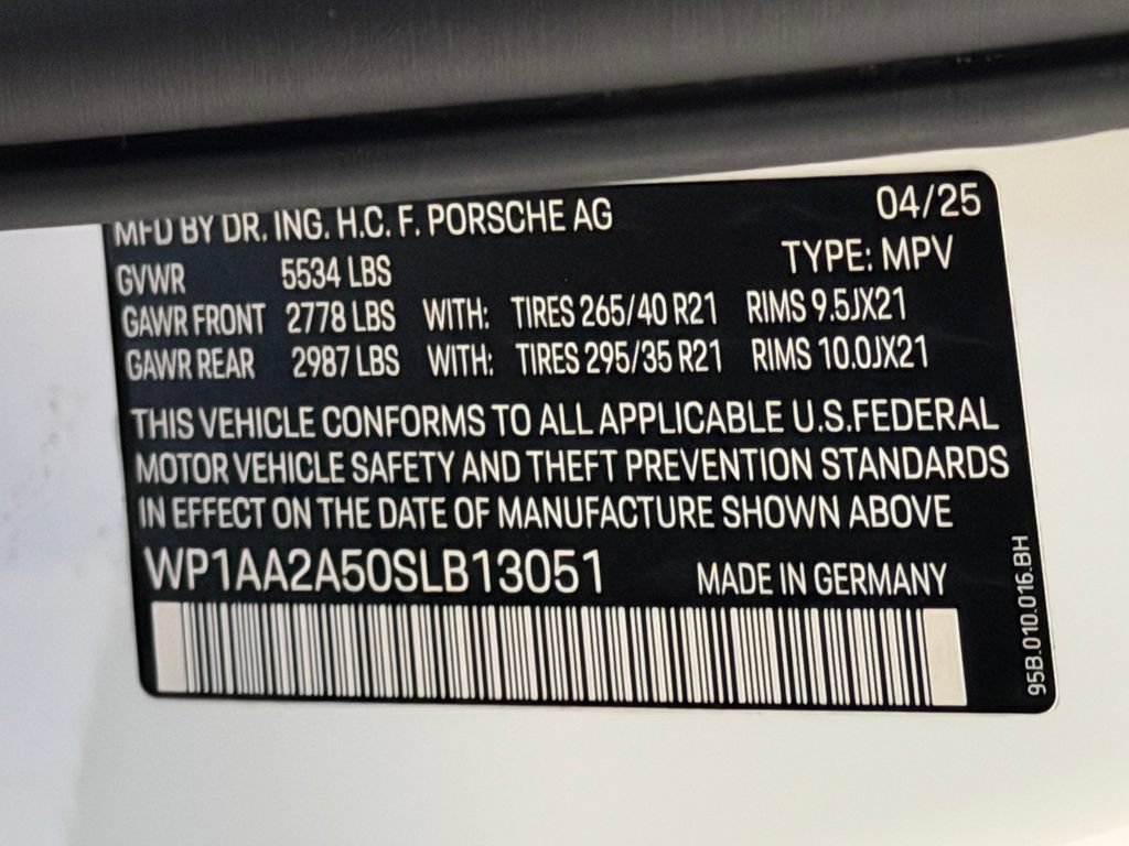 Certified 2025 Porsche Macan AWD/4WD image 26