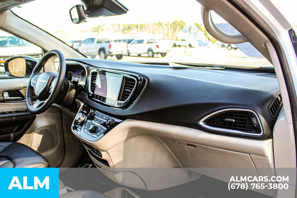 Used 2024 Chrysler Pacifica Touring-L image 27