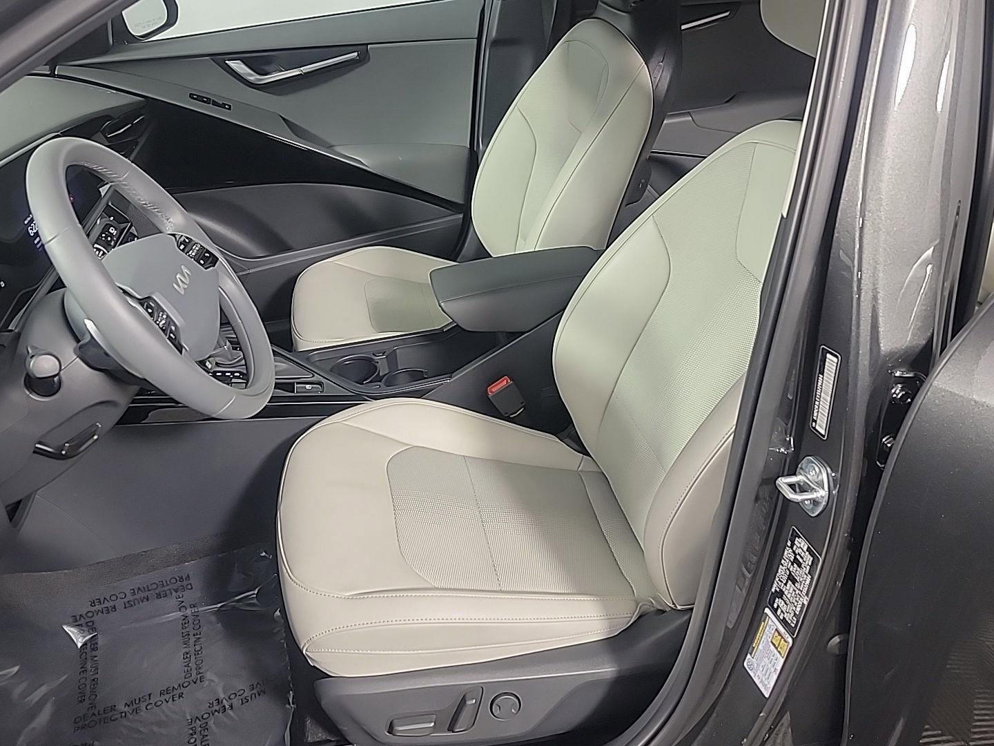 Used 2025 Kia Niro EX image 19