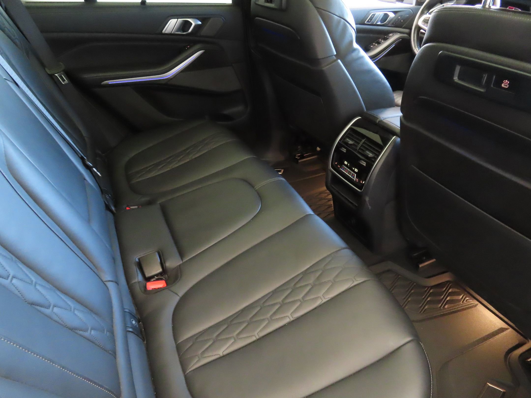 Used 2021 BMW X5 M50i w/ Executive Package image 27