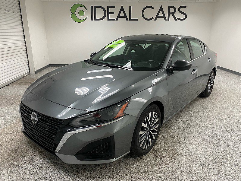 Used 2024 Nissan Altima 2.5 SV image 1