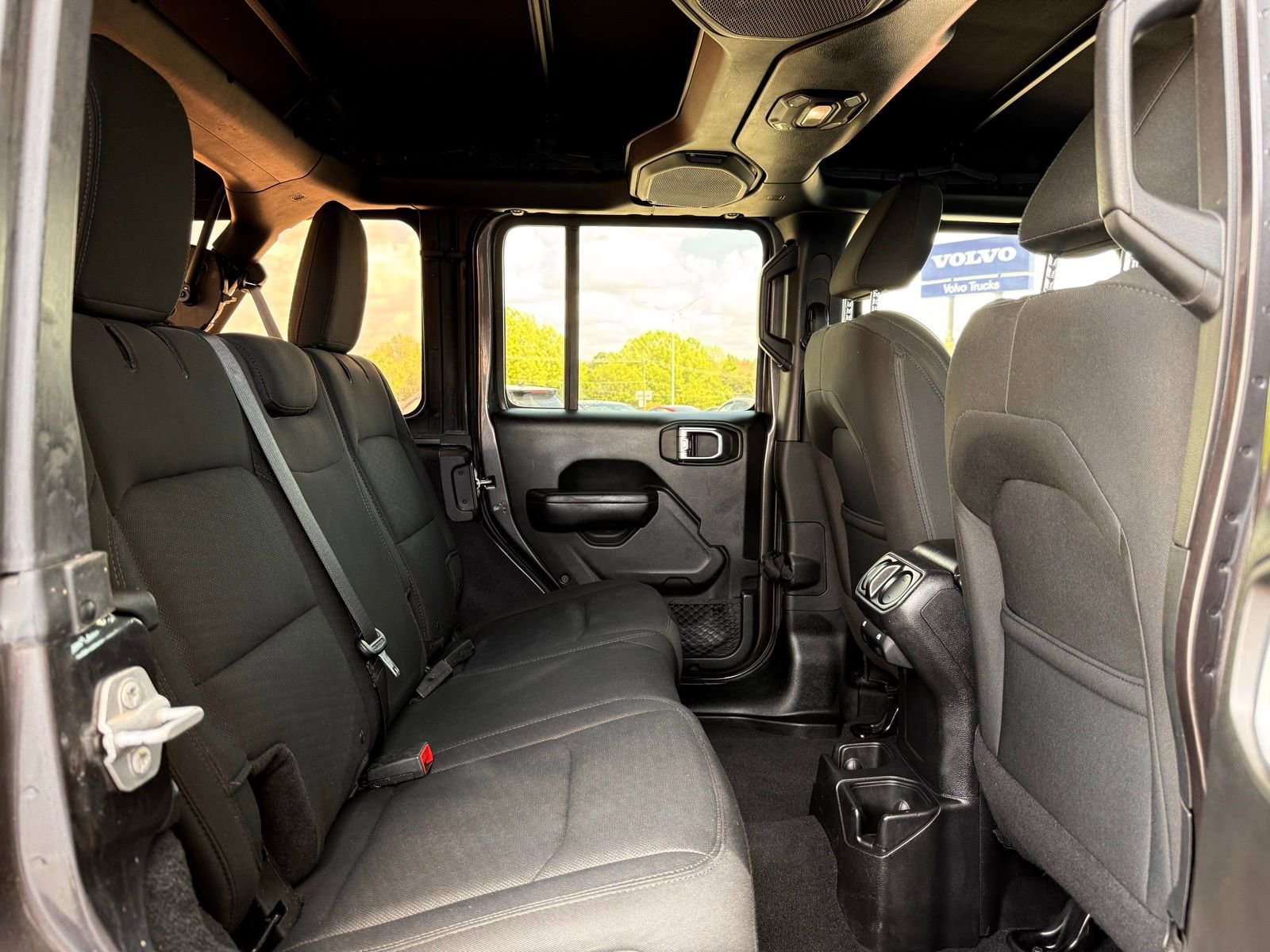 Used 2018 Jeep Wrangler Unlimited Sport S image 30