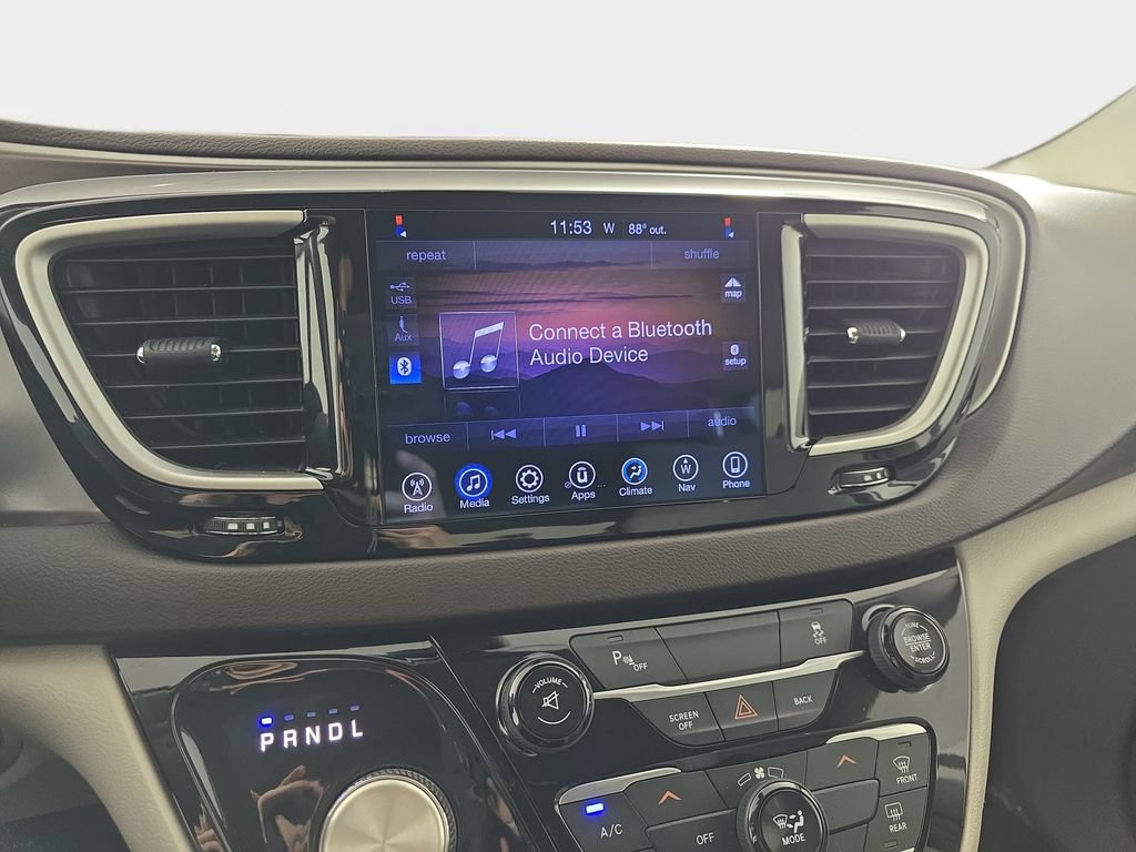 Used 2017 Chrysler Pacifica Touring w/ Tire & Wheel Group FWD image 24