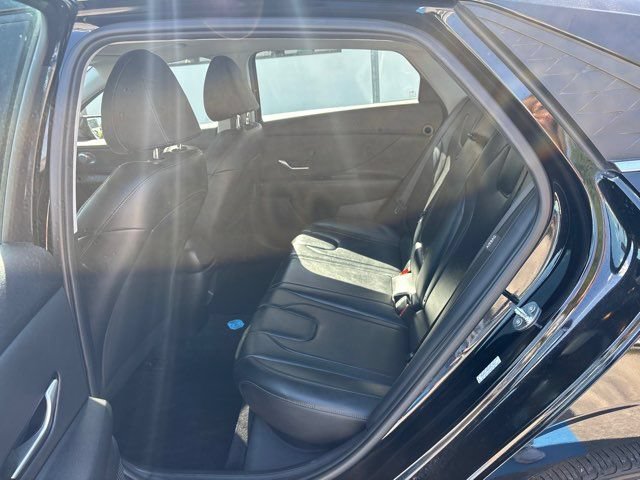 Used 2024 Hyundai Elantra Limited FWD image 17