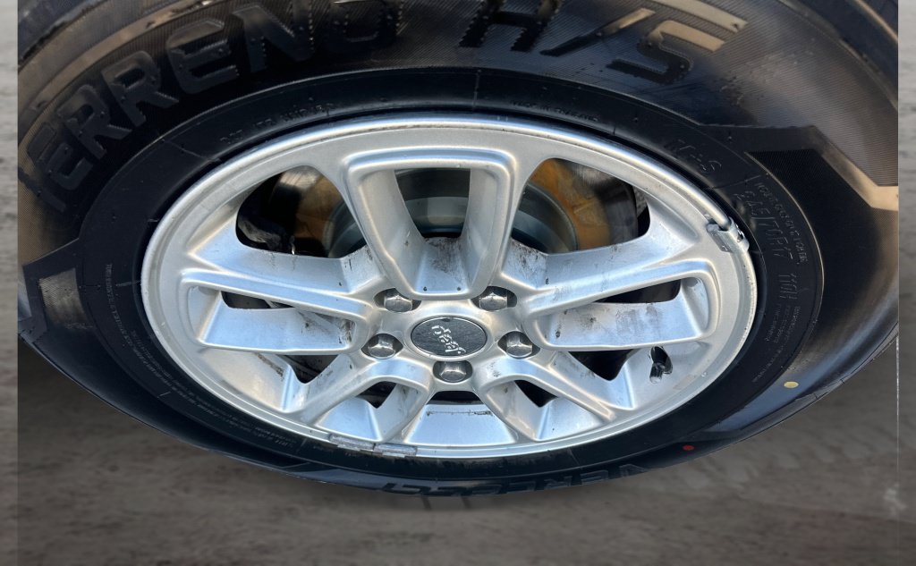 Used 2018 Jeep Grand Cherokee Laredo AWD/4WD image 19