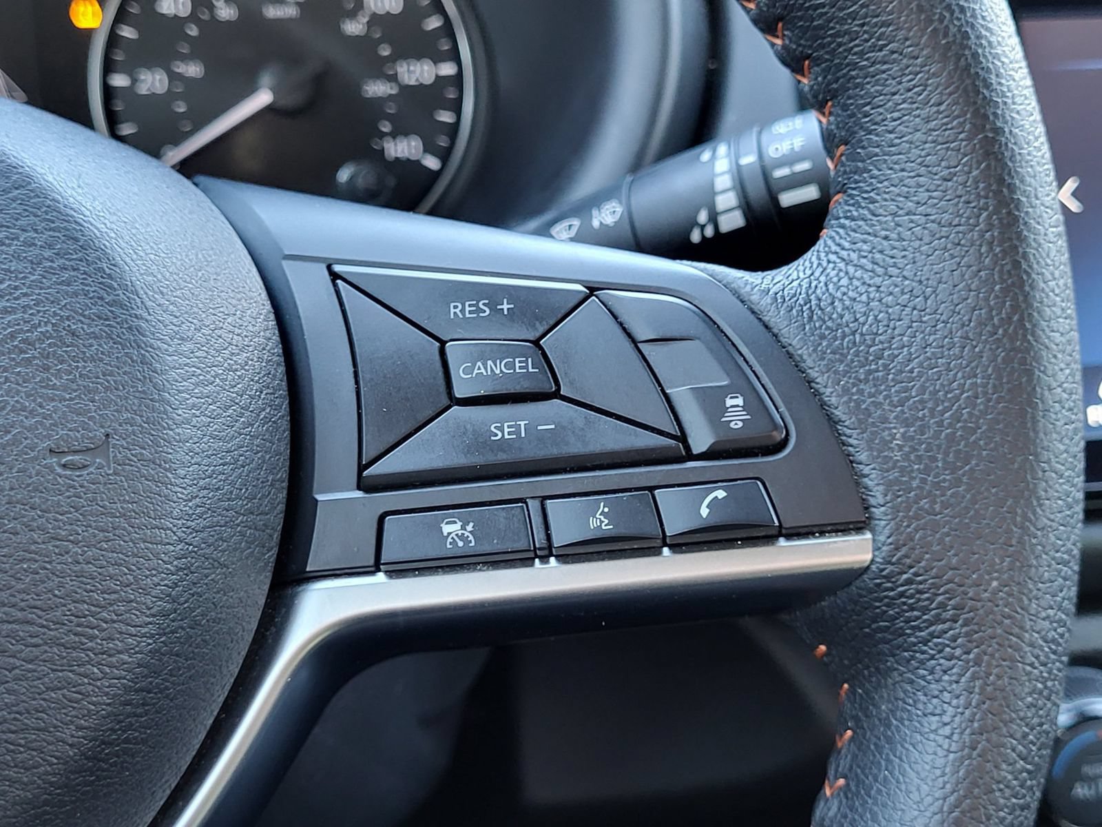 Used 2023 Nissan Kicks SR FWD image 16