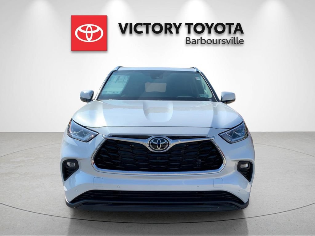 Used 2026 Toyota Highlander Limited AWD/4WD image 8