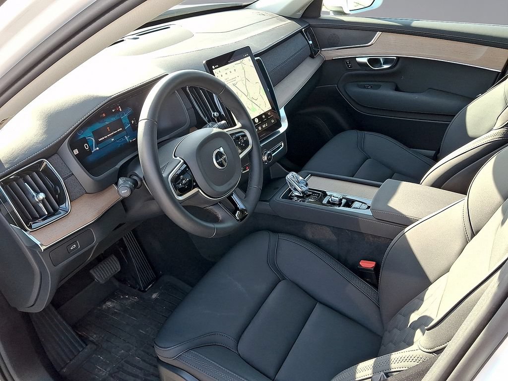 Certified 2025 Volvo XC90 B5 Core AWD/4WD image 17