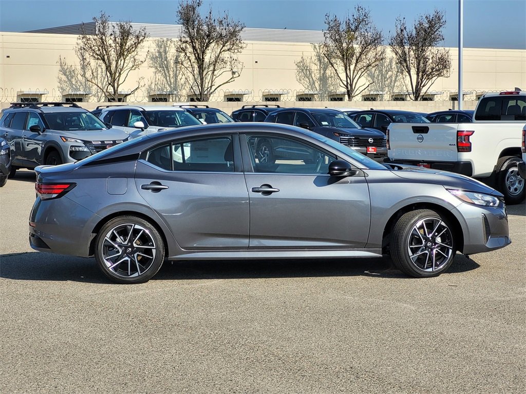 New 2025 Nissan Sentra SR w/ Trunk Package image 3