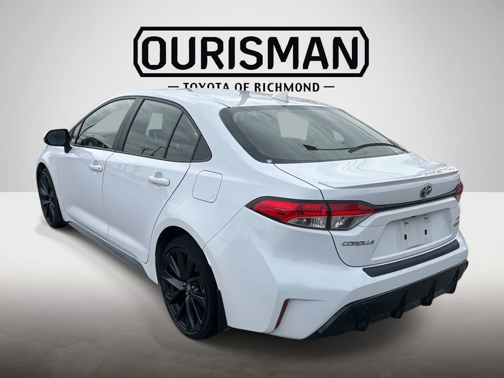 Used 2024 Toyota Corolla SE w/ SE Package image 5