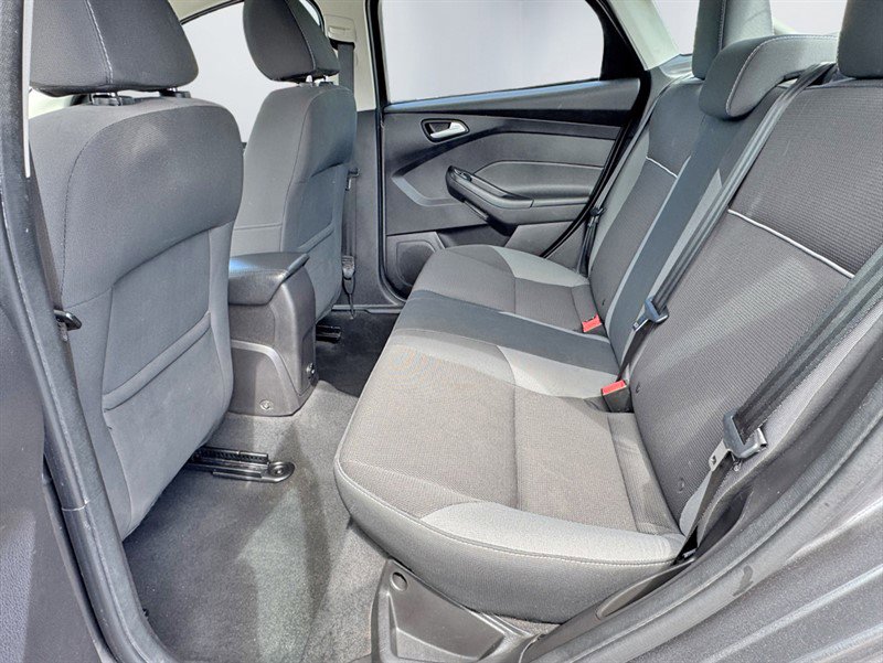Used 2014 Ford Focus SE FWD image 18