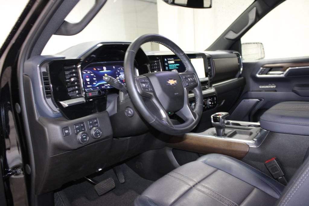 Used 2025 Chevrolet Silverado 1500 High Country AWD/4WD image 27