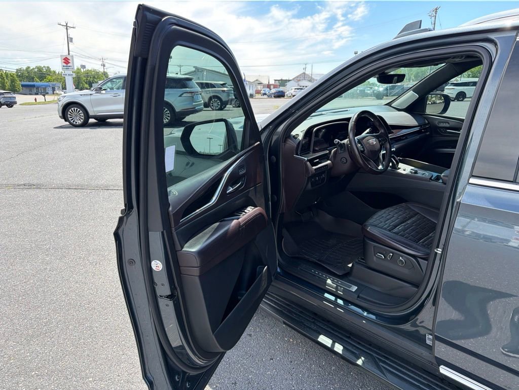 Used 2021 Cadillac Escalade ESV Premium Luxury Platinum w/ Heavy-Duty Trailer Package AWD/4WD image 15
