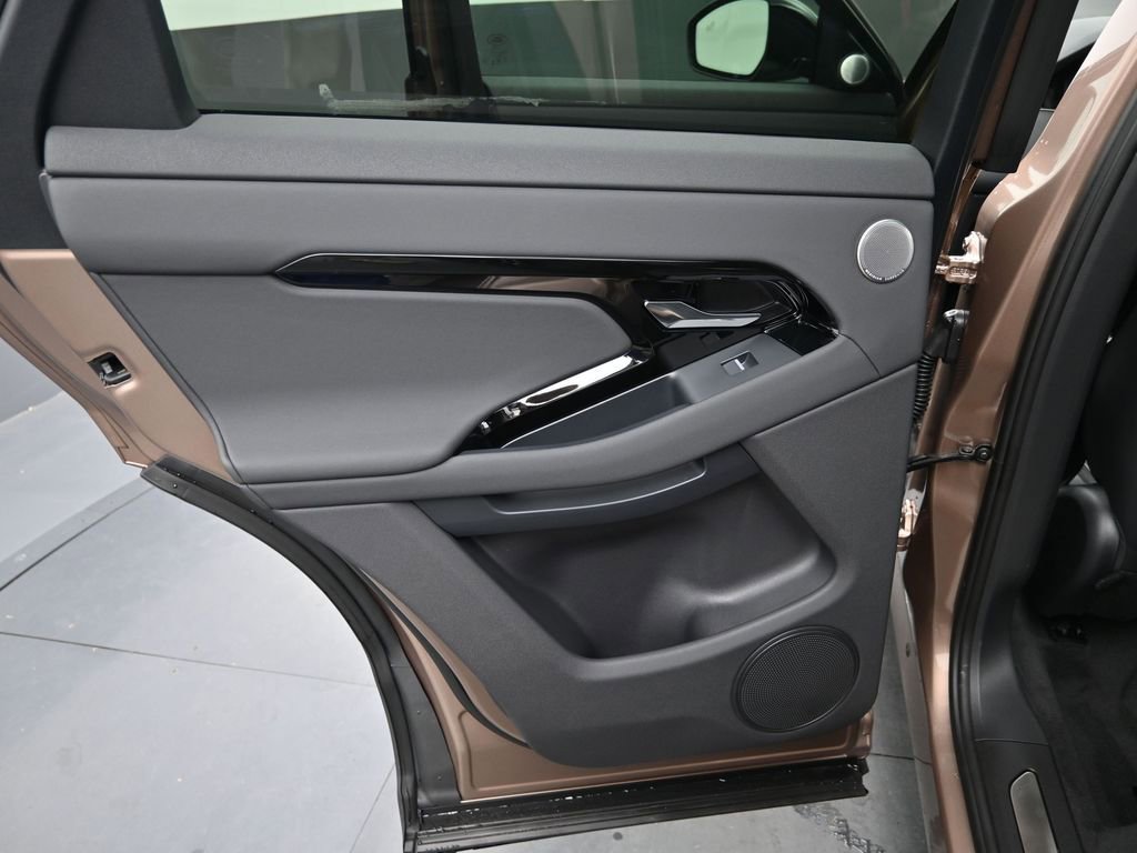 New 2026 Land Rover Range Rover Evoque Dynamic SE AWD/4WD image 15