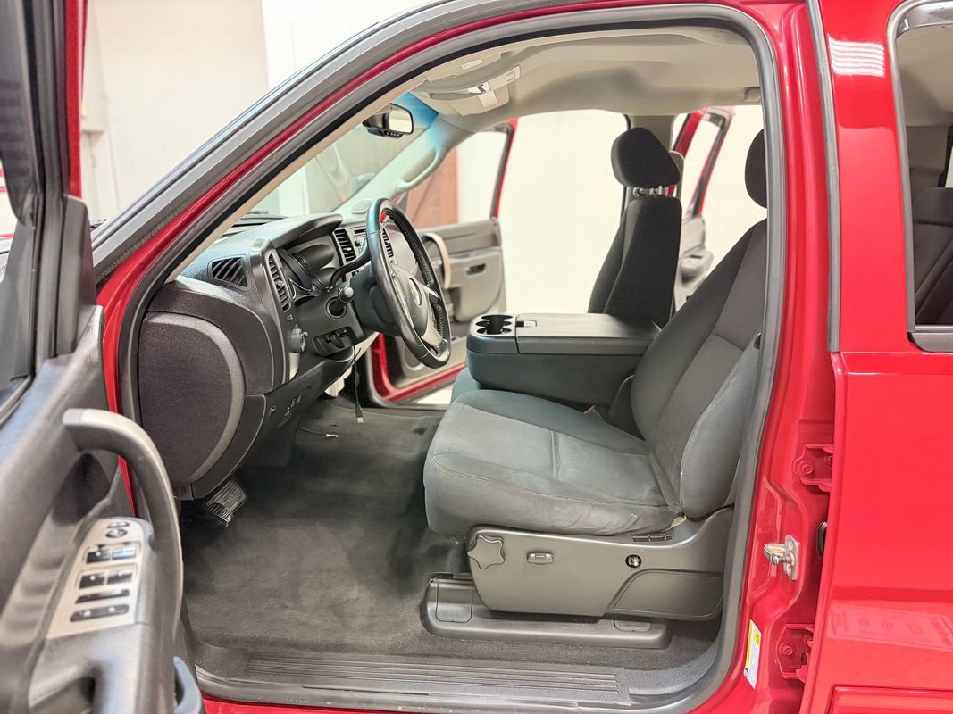 Used 2011 Chevrolet Silverado 3500 LT image 19