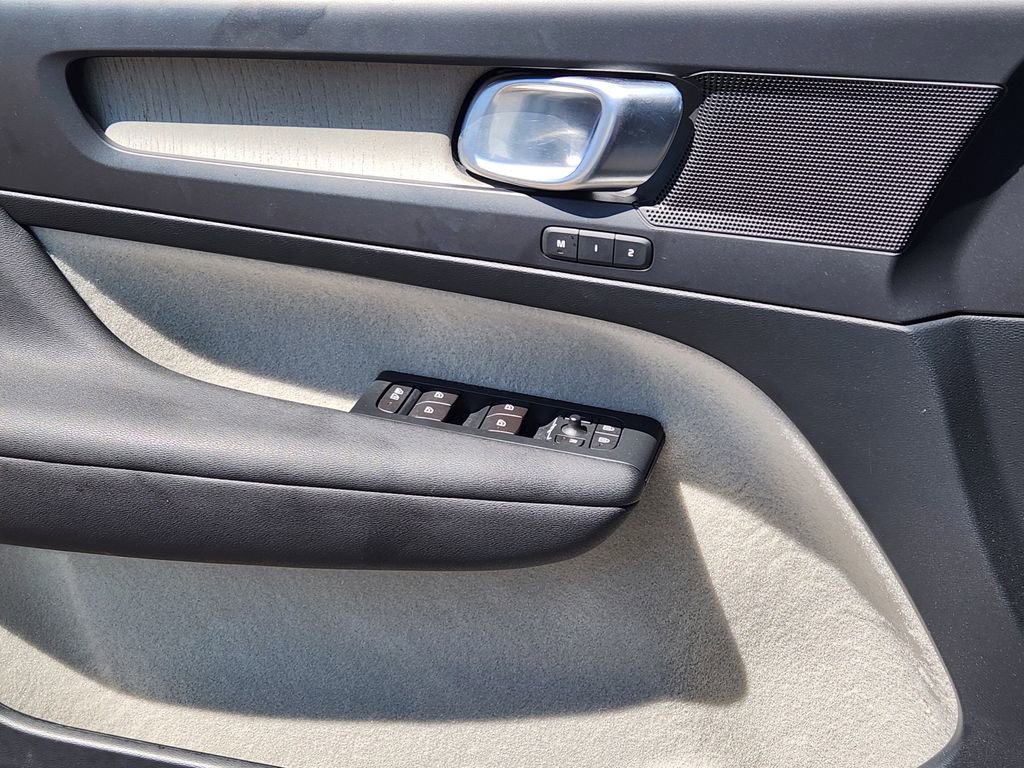 Used 2019 Volvo XC40 T5 Inscription AWD/4WD image 22