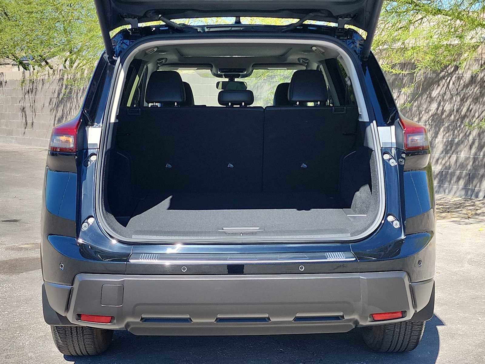 Used 2024 Nissan Rogue SV w/ SV Premium Package image 22