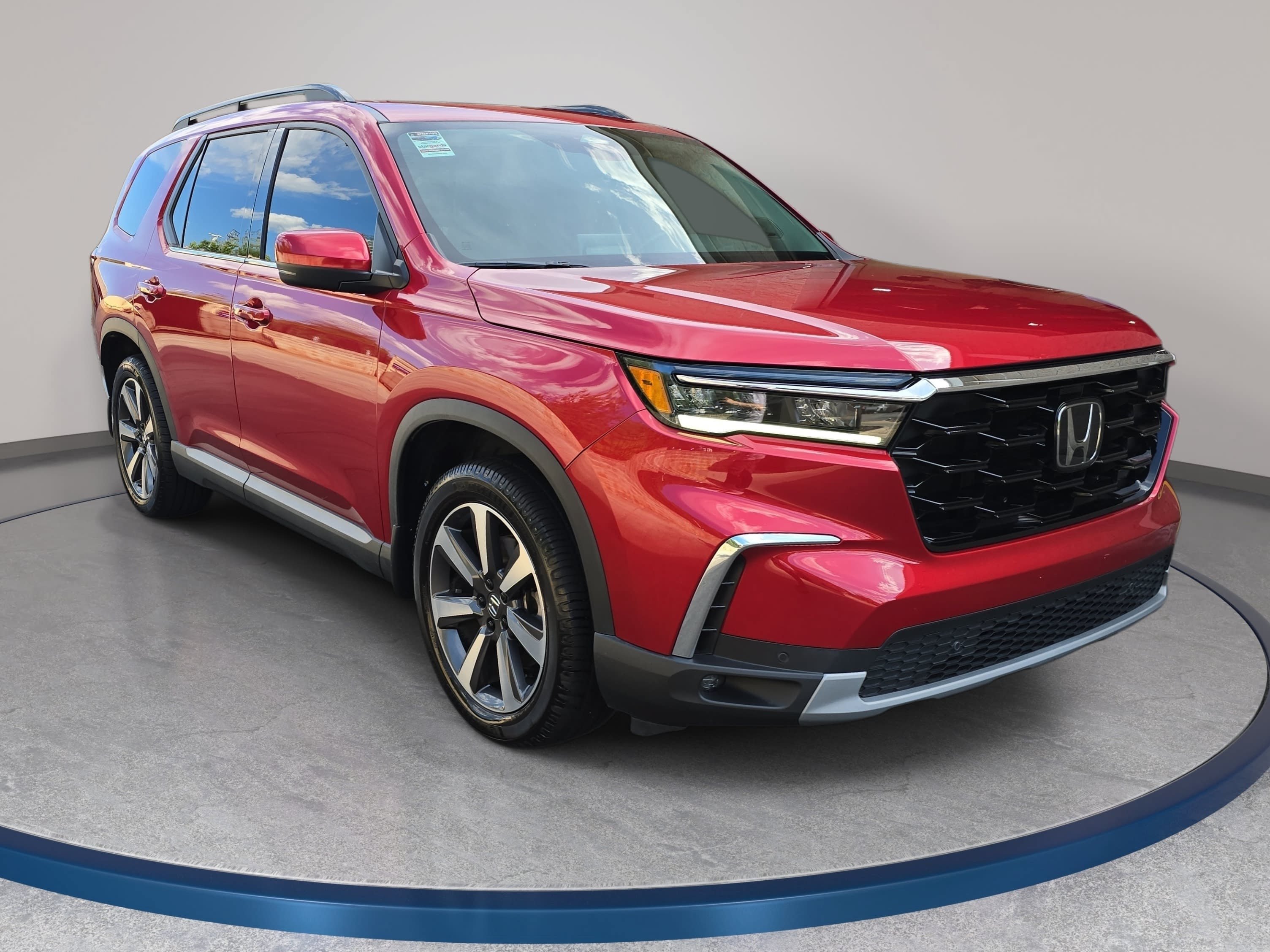 Used 2023 Honda Pilot Touring image 3