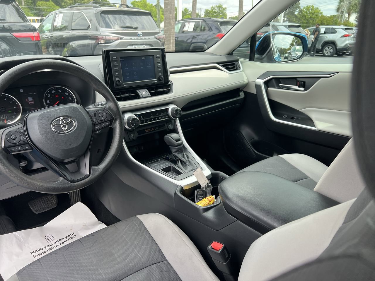 Used 2021 Toyota RAV4 XLE w/ Convenience Package FWD image 30