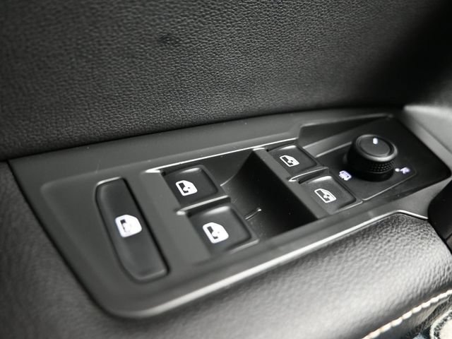 Used 2022 Volkswagen Tiguan S AWD/4WD image 34