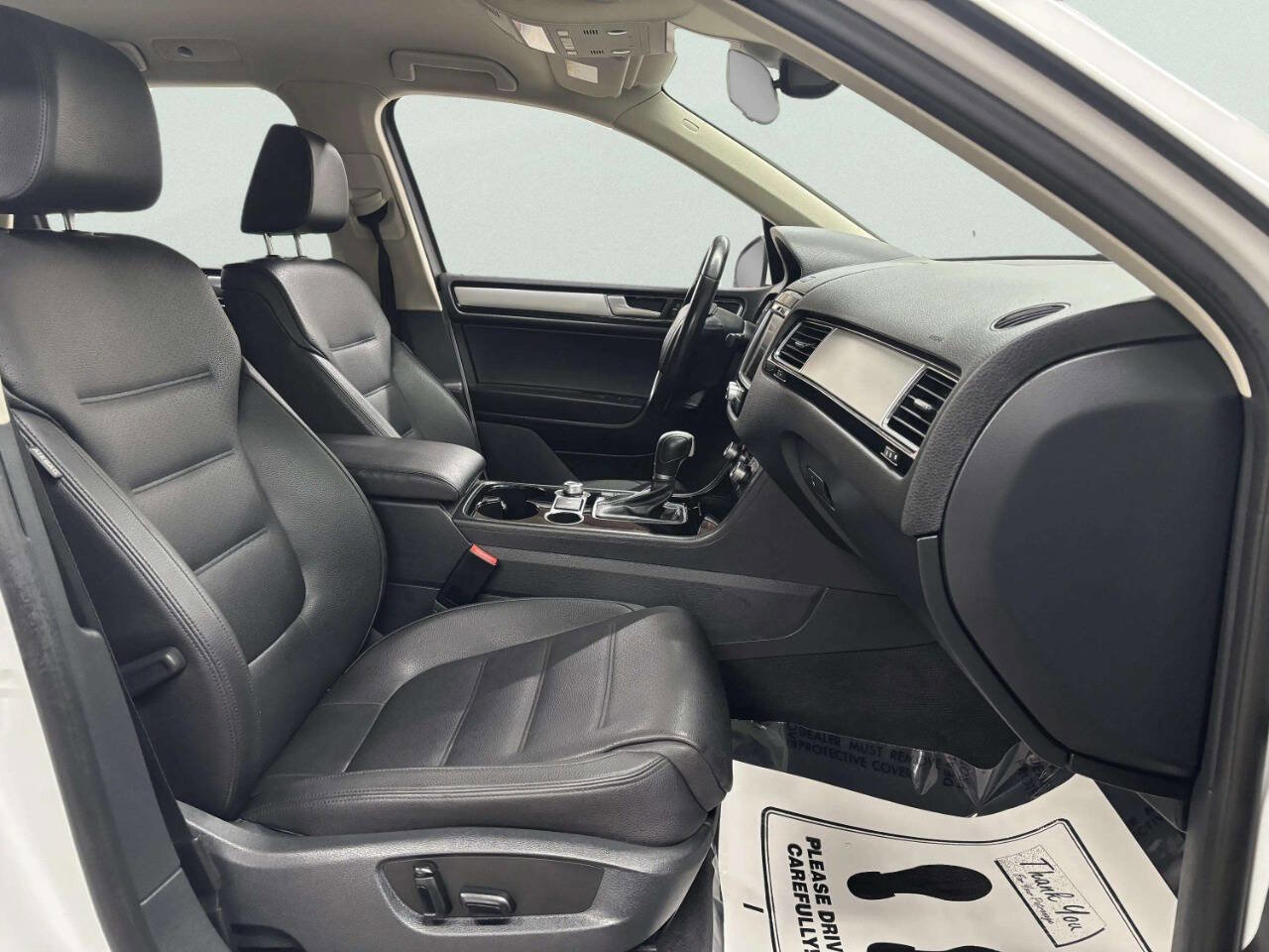 Used 2016 Volkswagen Touareg VR6 image 22