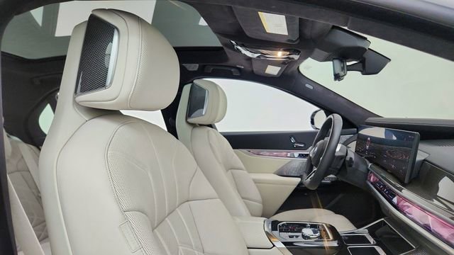 Used 2023 BMW i7 xDrive60 w/ Executive Package 2 image 22