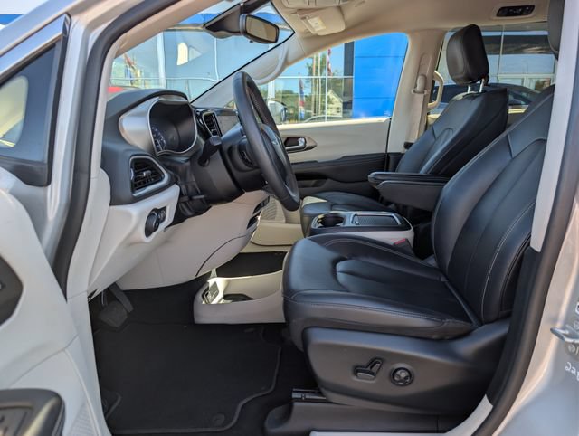 Used 2024 Chrysler Pacifica Touring-L FWD image 10