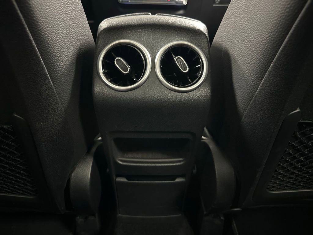 Used 2025 Mercedes-Benz GLB 250 image 21