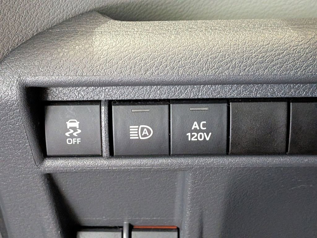 Used 2021 Toyota Sienna Limited image 21