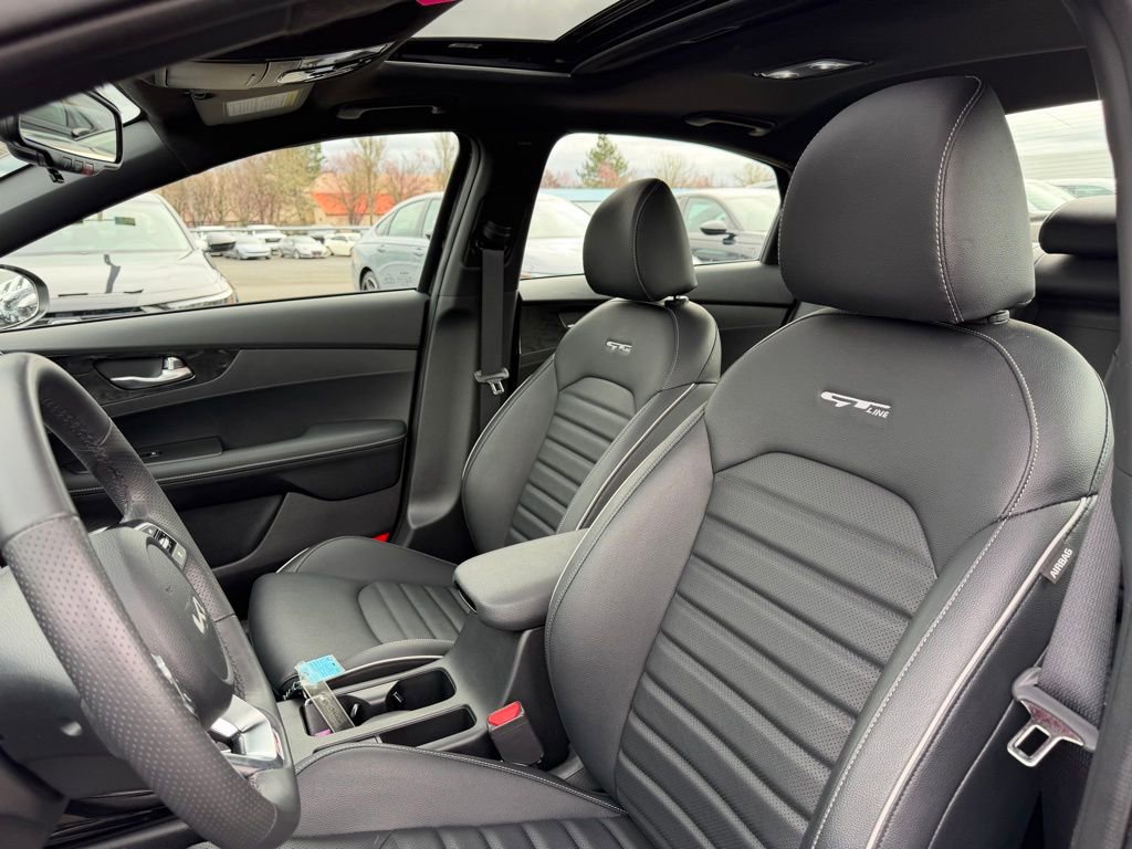 Used 2024 Kia Forte GT-Line w/ GT-Line Premium Package image 16
