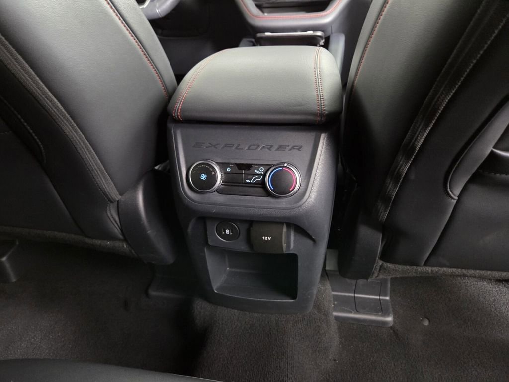Used 2025 Ford Explorer ST-Line w/ ST-Line Street Pack AWD/4WD image 33