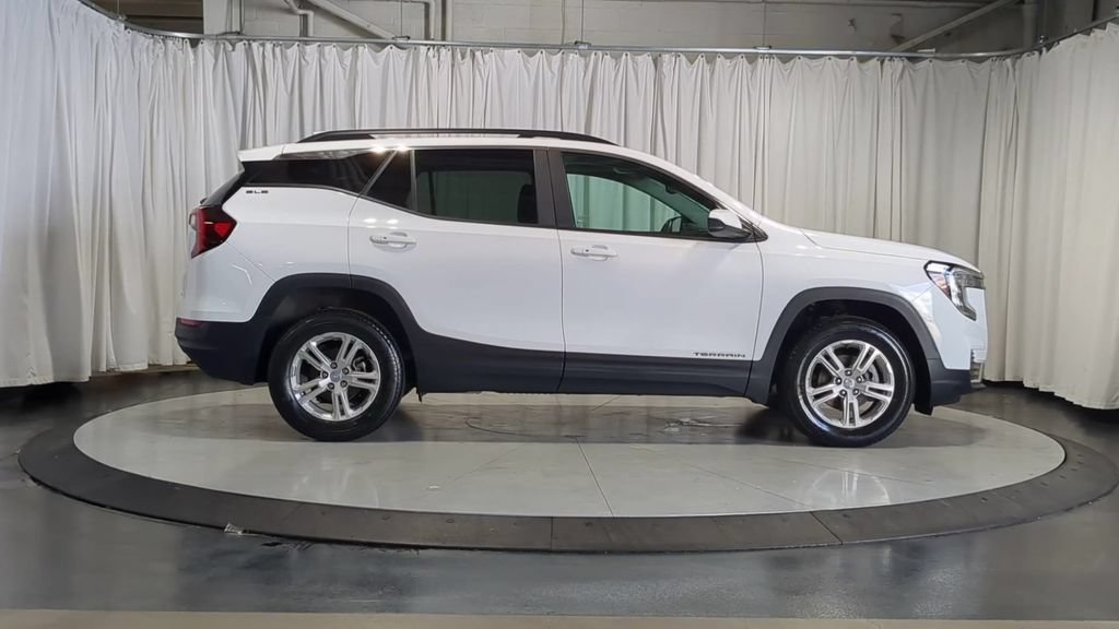 Used 2023 GMC Terrain SLE w/ Driver Convenience Package AWD/4WD image 11