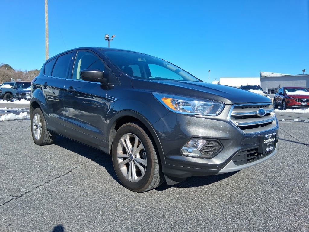 Used 2019 Ford Escape SE image 3