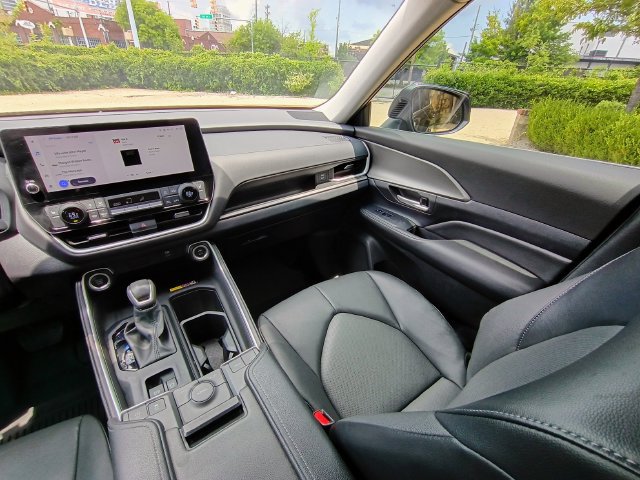 Used 2024 Toyota Grand Highlander FWD image 40