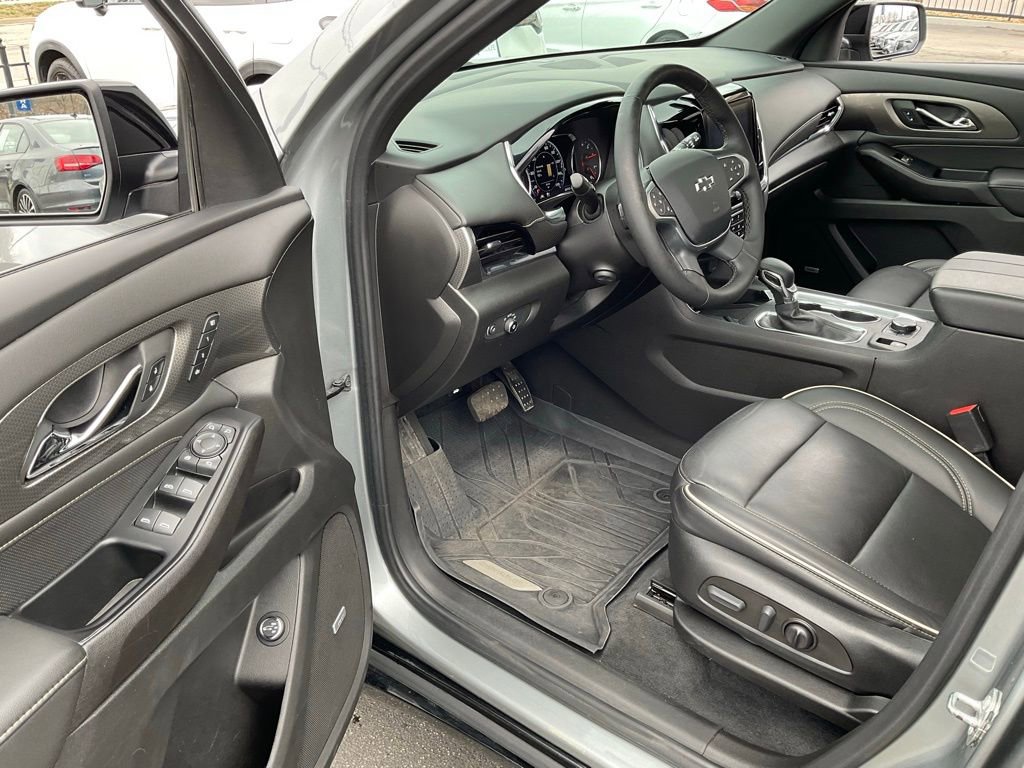 Used 2023 Chevrolet Traverse Premier w/ Redline Edition image 10