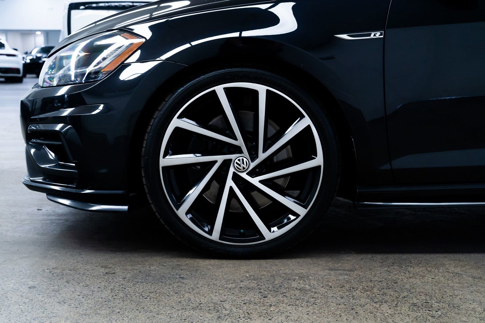 Used 2019 Volkswagen Golf R 4-Door image 6